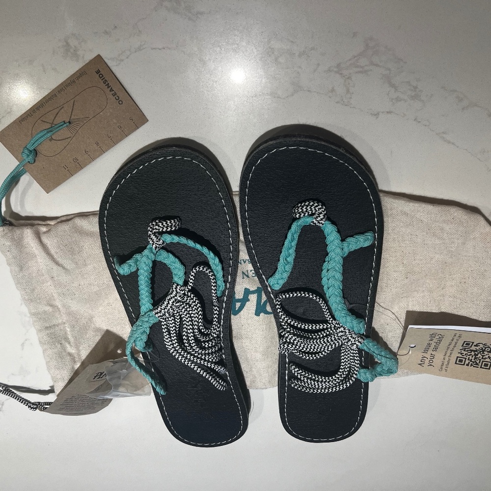 Plakas size 8 sandal NWT